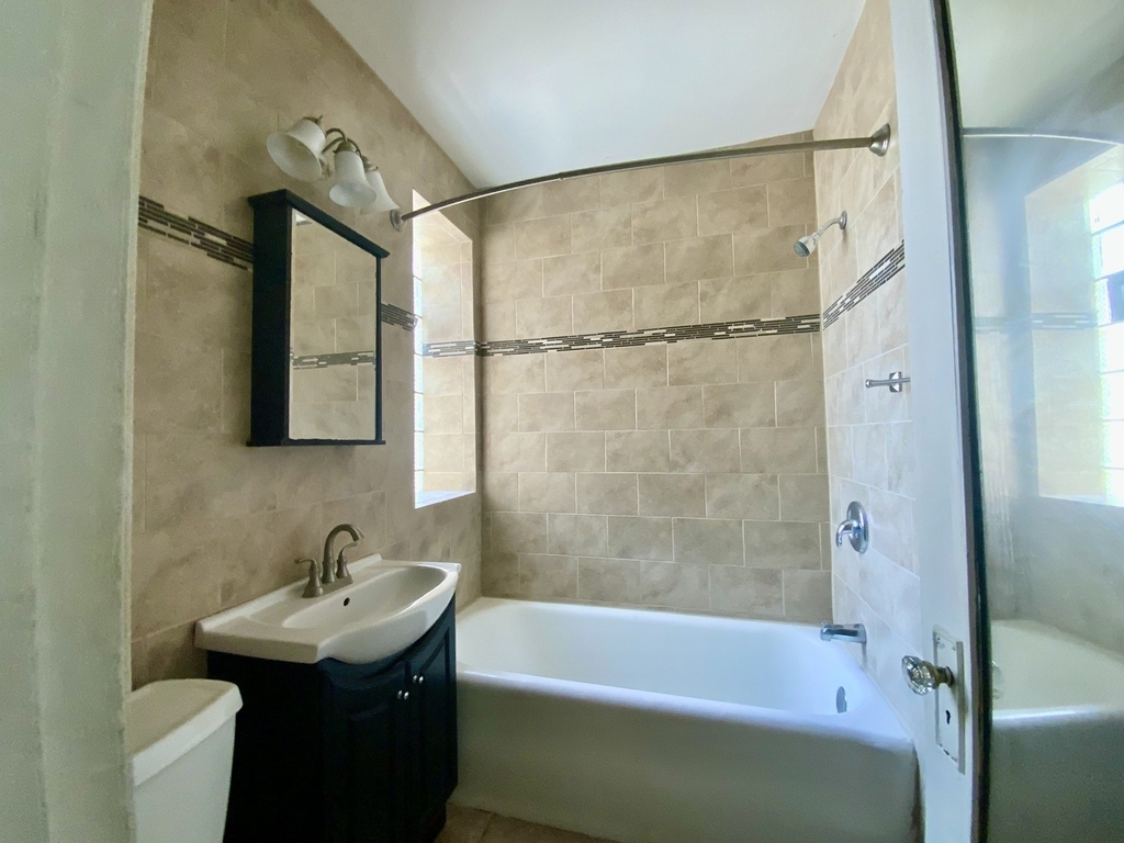 5511 W Diversey Avenue - Photo 11