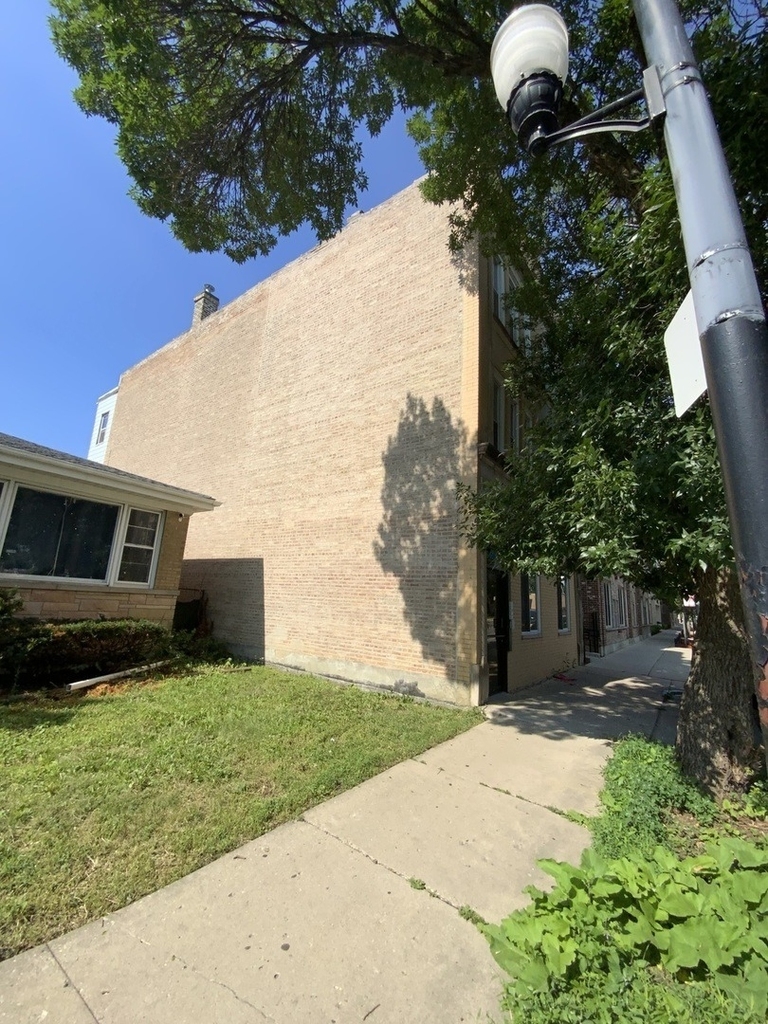 5511 W Diversey Avenue - Photo 2