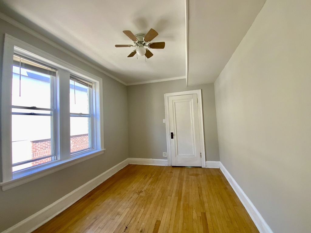 5511 W Diversey Avenue - Photo 12