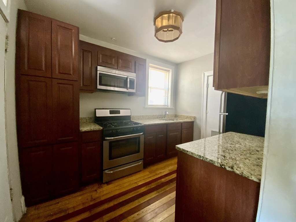 5511 W Diversey Avenue - Photo 9