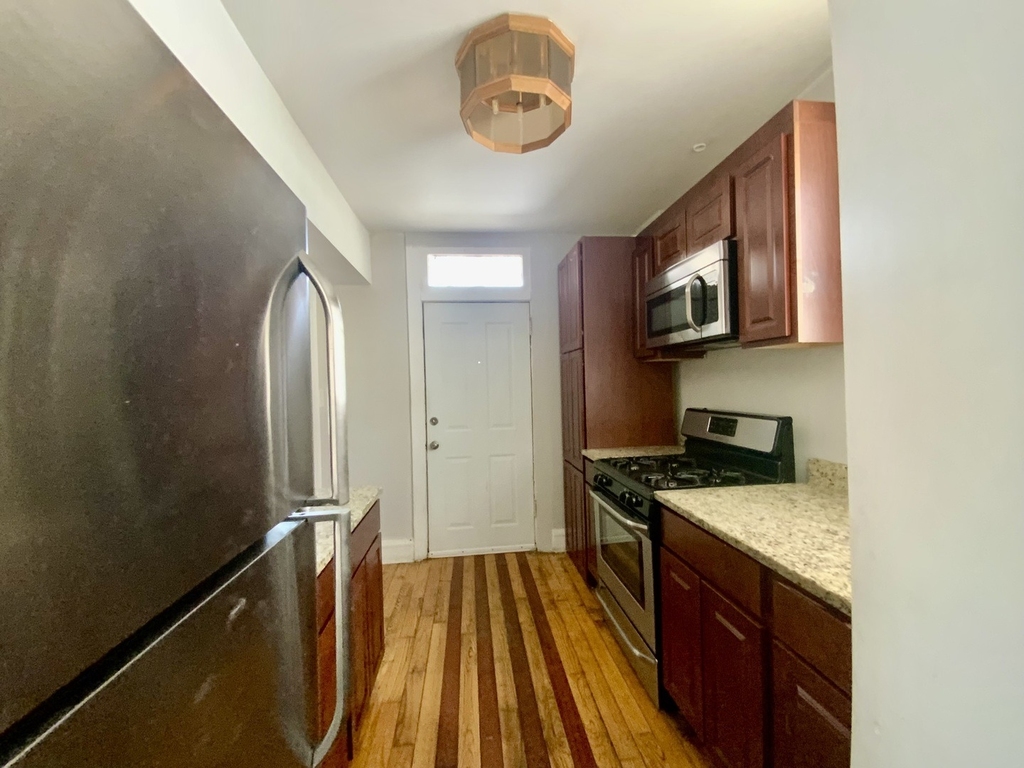 5511 W Diversey Avenue - Photo 8