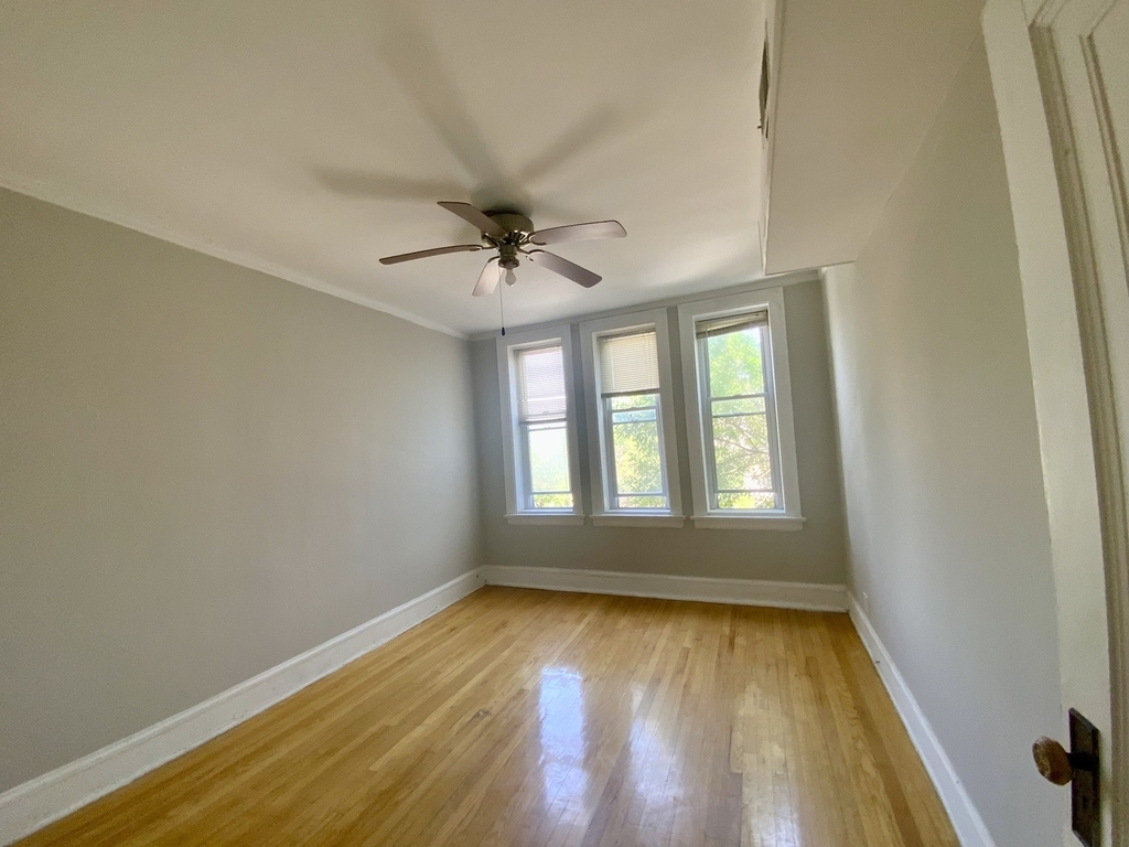 5511 W Diversey Avenue - Photo 15