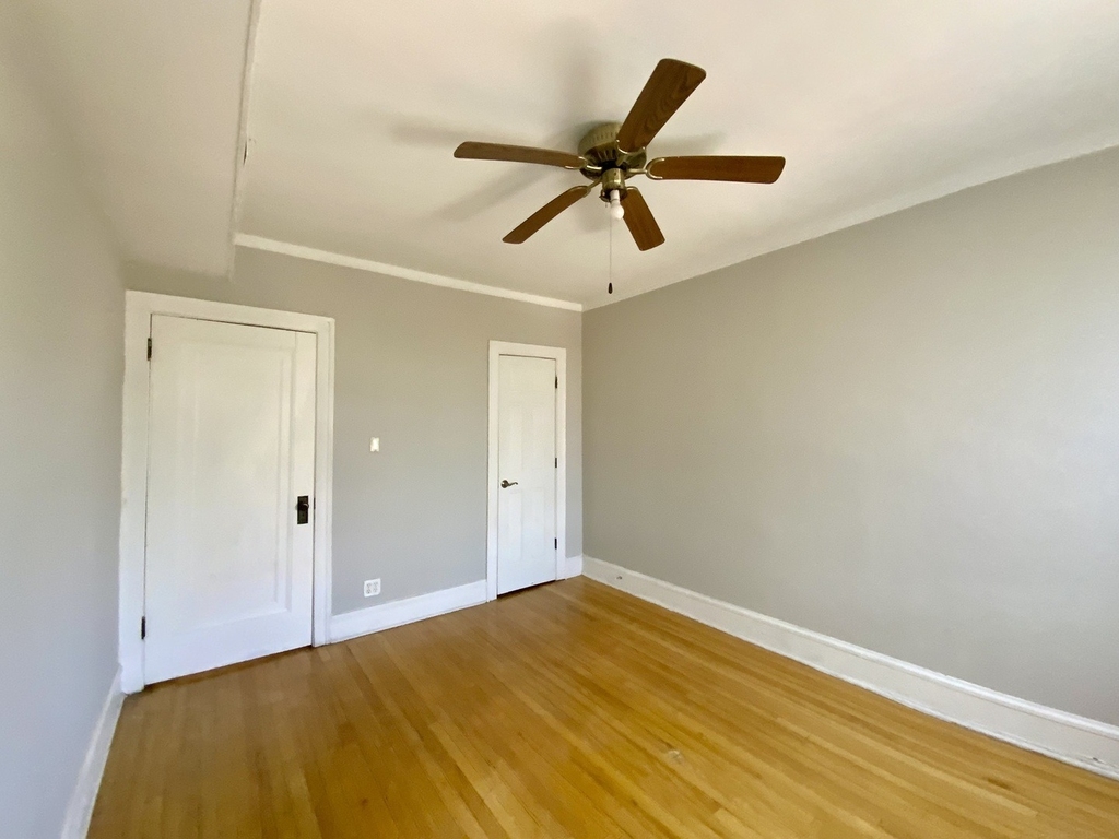 5511 W Diversey Avenue - Photo 14