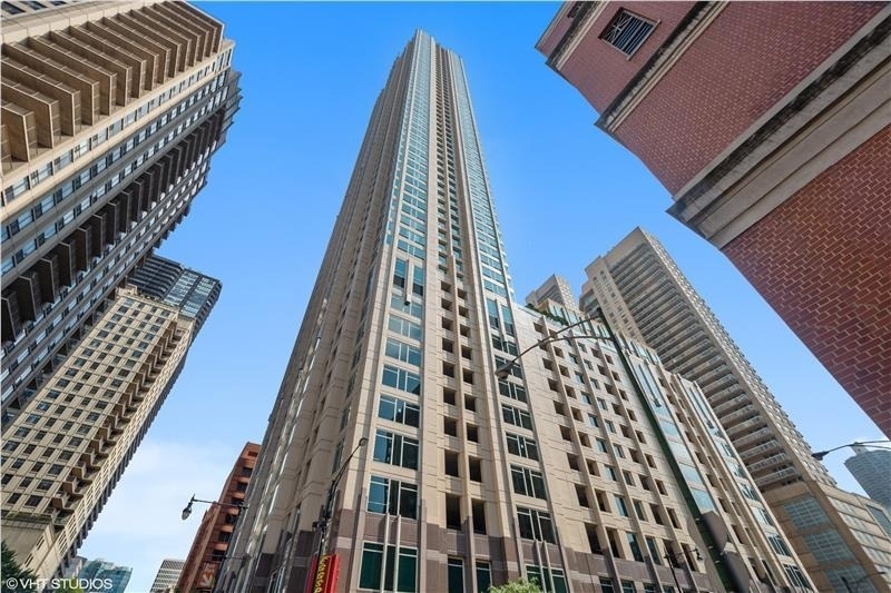 33 W Ontario Street - Photo 0