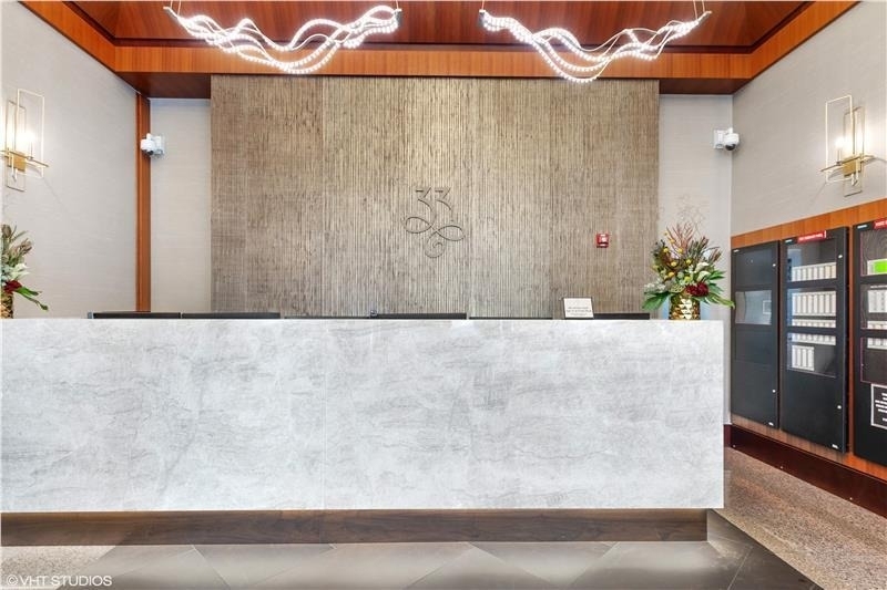 33 W Ontario Street - Photo 15