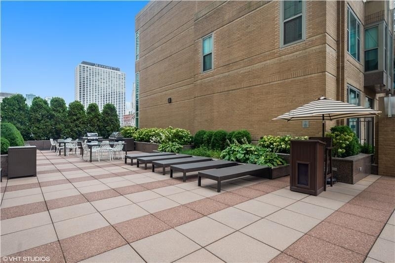 33 W Ontario Street - Photo 20