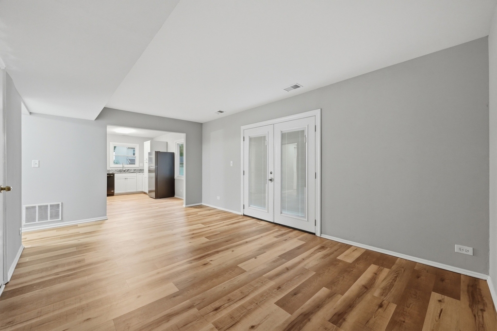 5039 Chambers Drive - Photo 5
