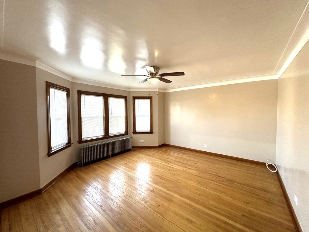 7050 S Maplewood Avenue - Photo 2
