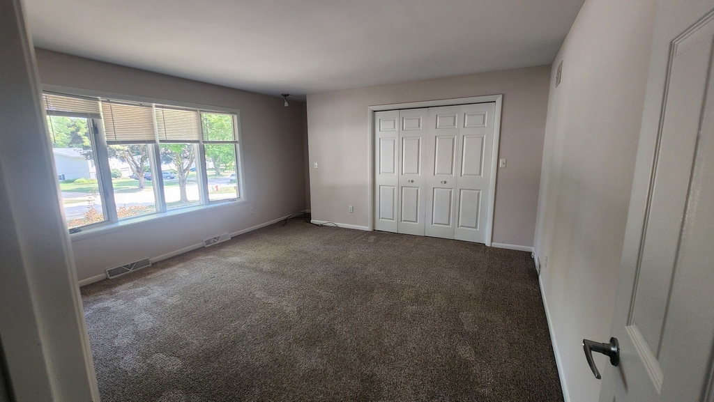 229 Hickory Street - Photo 5