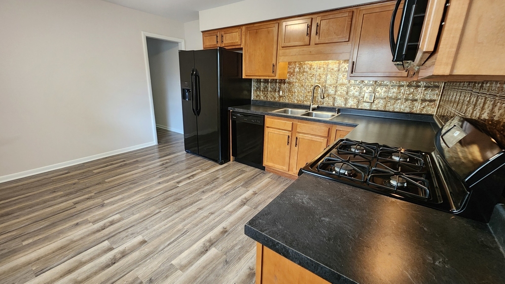 229 Hickory Street - Photo 2