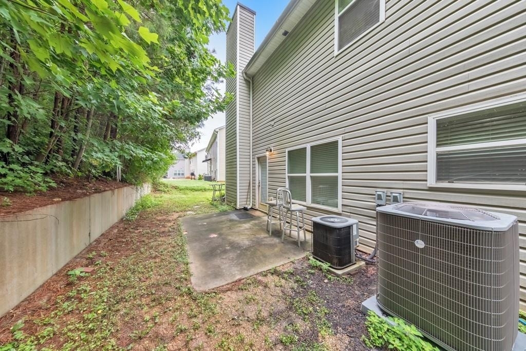 179 Holbrook Drive - Photo 2