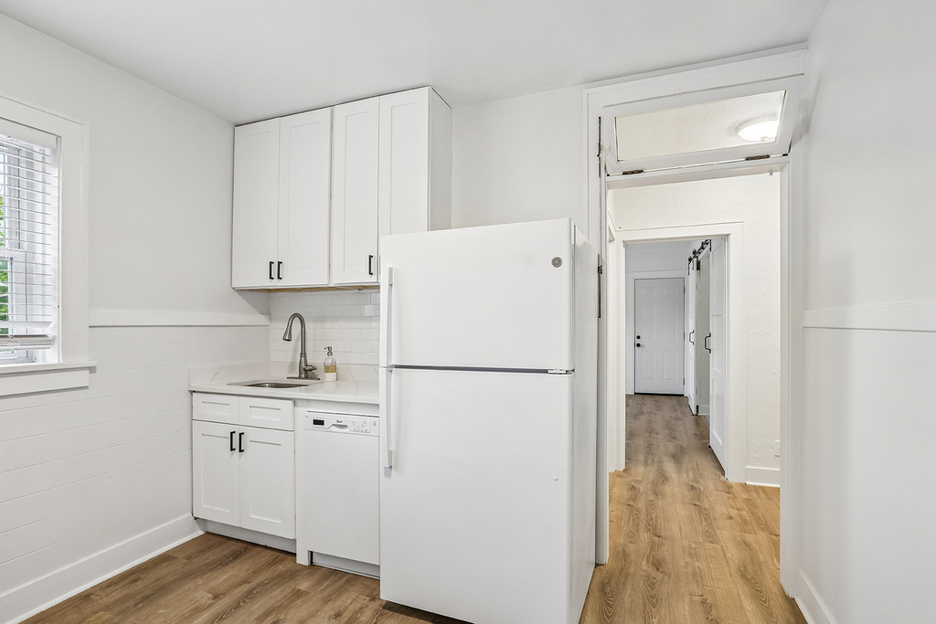 226 Lemont Street - Photo 7