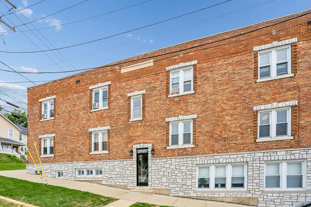 226 Lemont Street - Photo 0