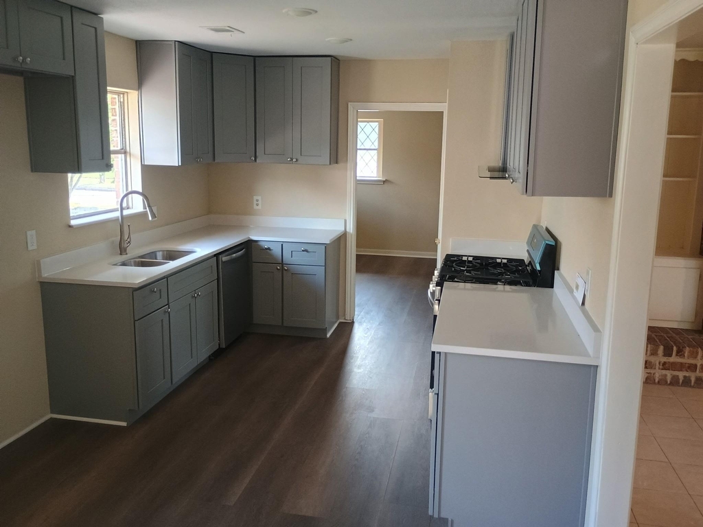 7118 Redding Road - Photo 3