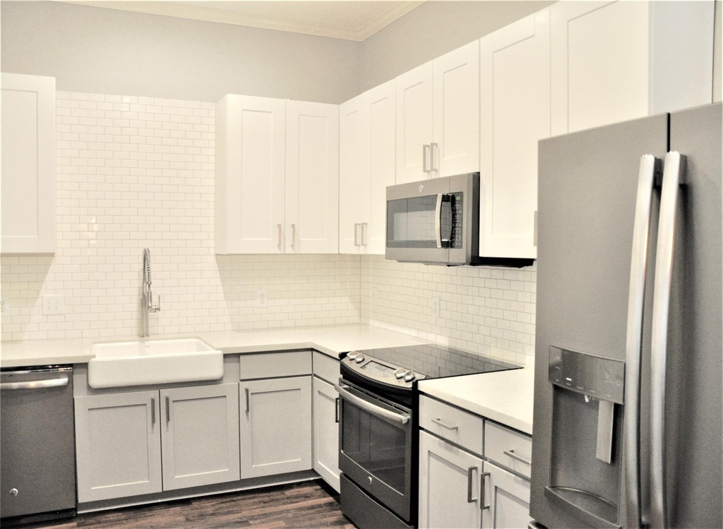 9010 Laverne Park Lane - Photo 6