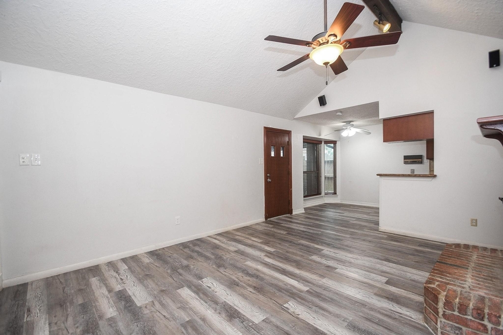11915 N Hanworth Drive - Photo 6