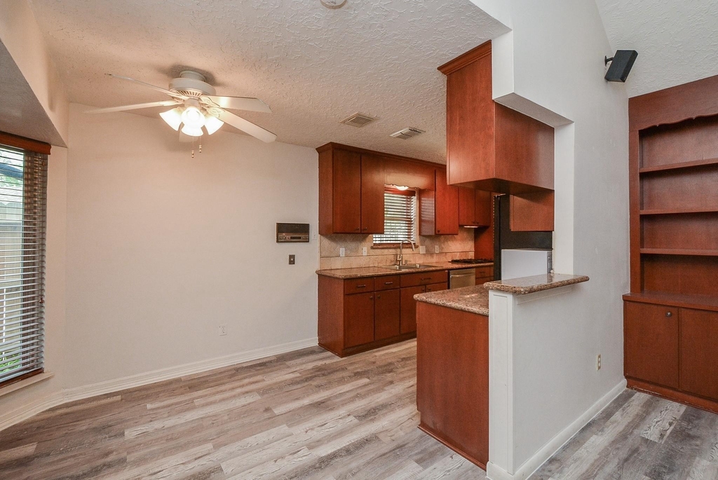 11915 N Hanworth Drive - Photo 7