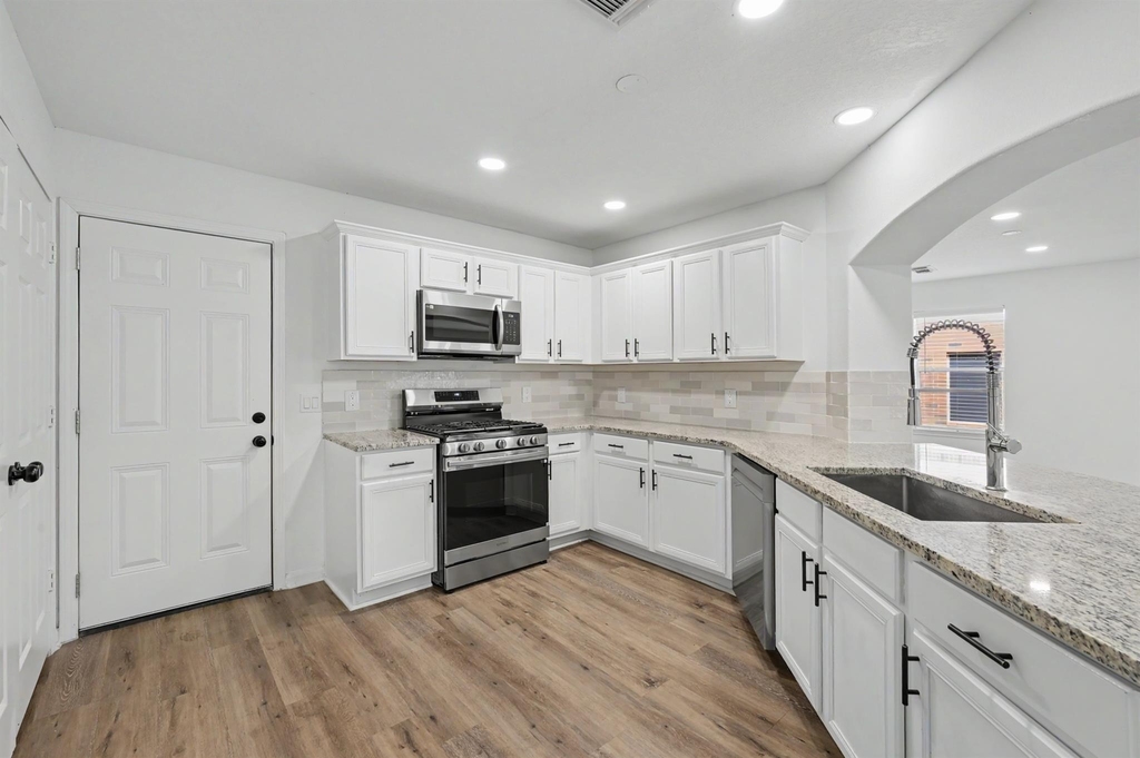 6894 Stillwater Drive - Photo 7