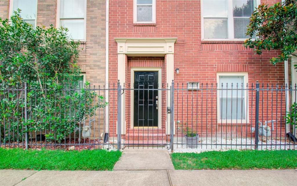 1733 Tuam Street - Photo 0