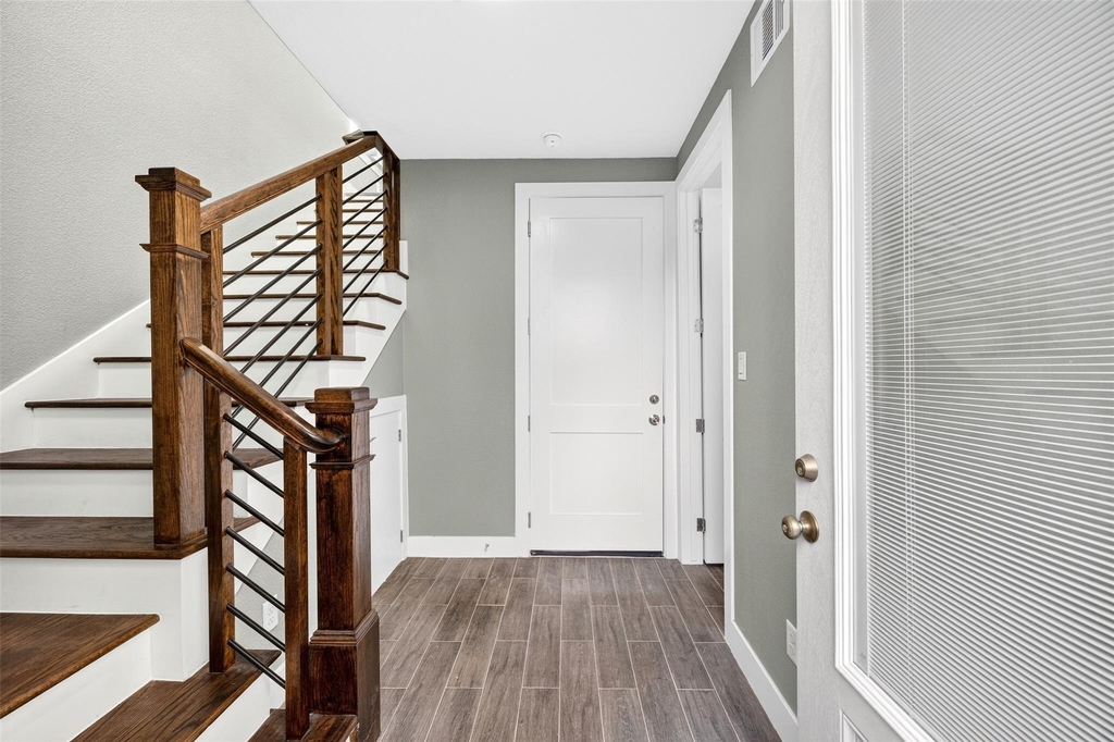 2310 Detering Street - Photo 6