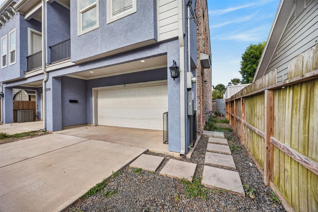 2310 Detering Street - Photo 3