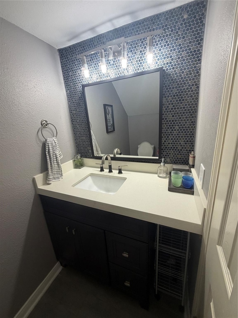 702 N Holiday Drive - Photo 3