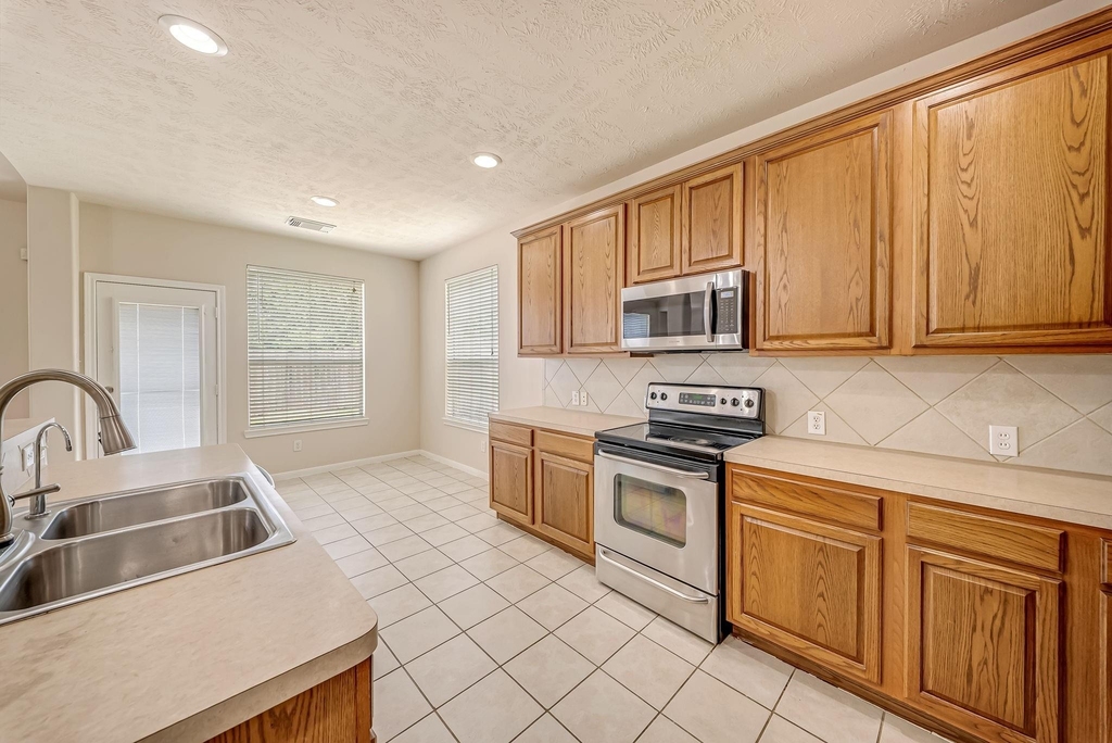 18106 Linden Forest Lane - Photo 12