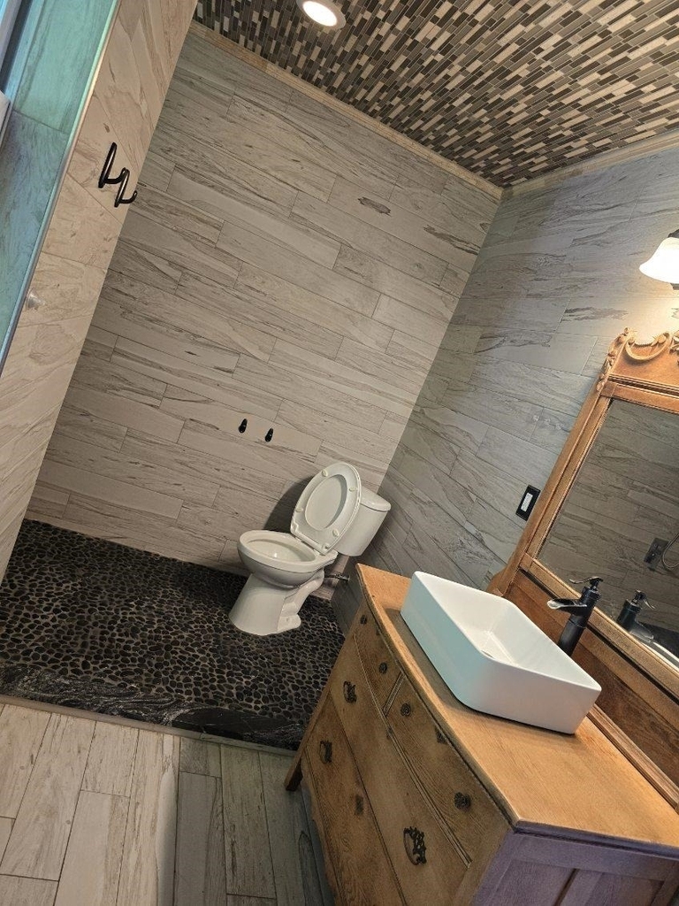8 Main - Photo 10