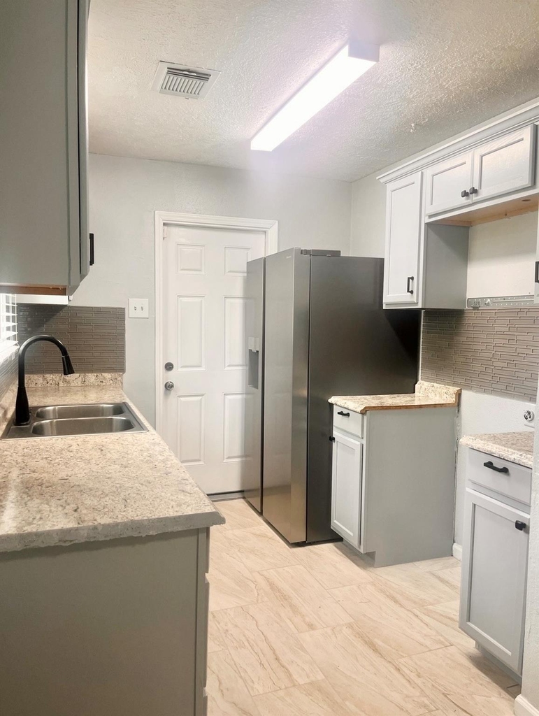 7702 Claiborne Street - Photo 6