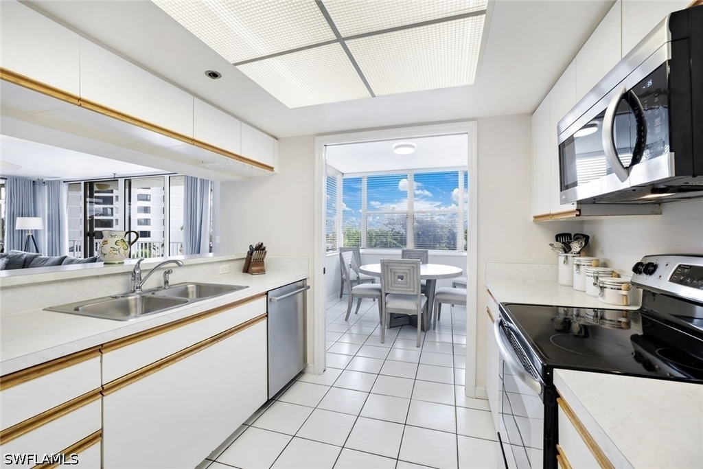 5550 Heron Point Drive - Photo 4