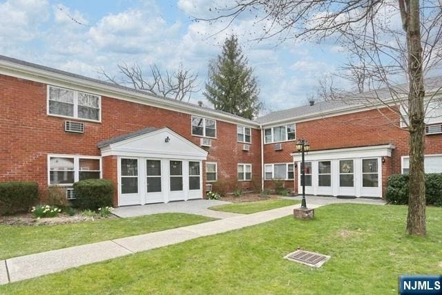 59 Regency - Photo 2