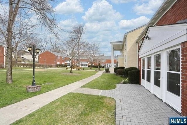 59 Regency - Photo 4