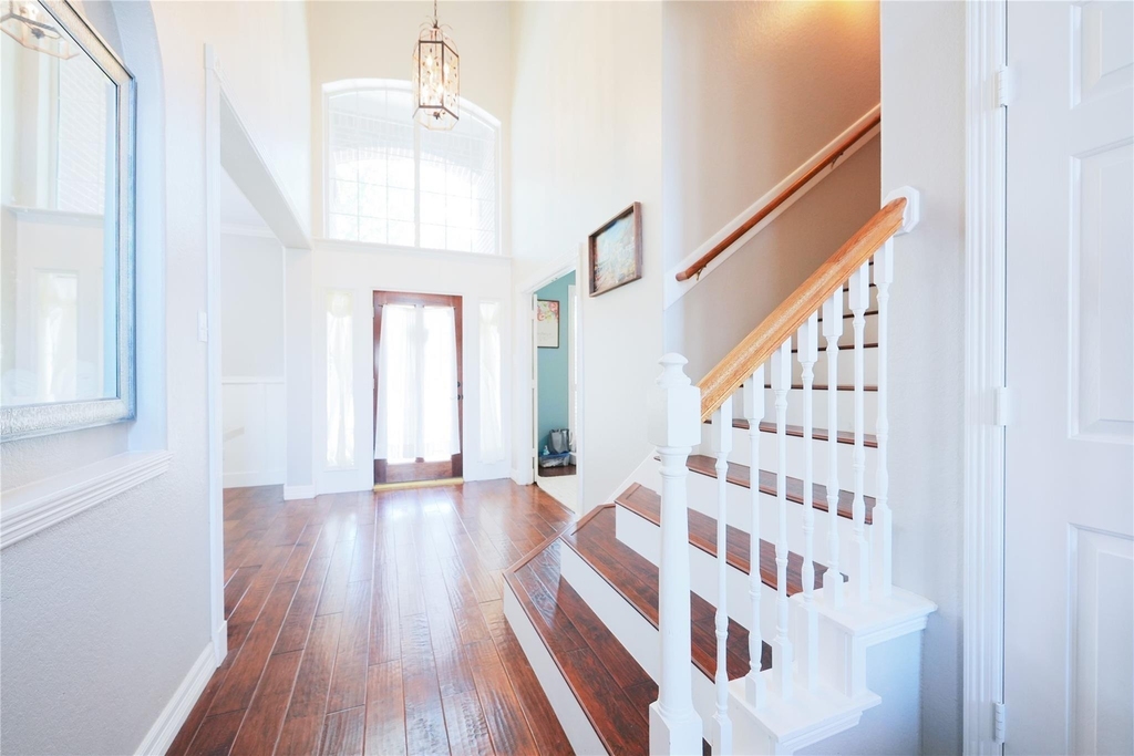 2422 Lansing Circle - Photo 2