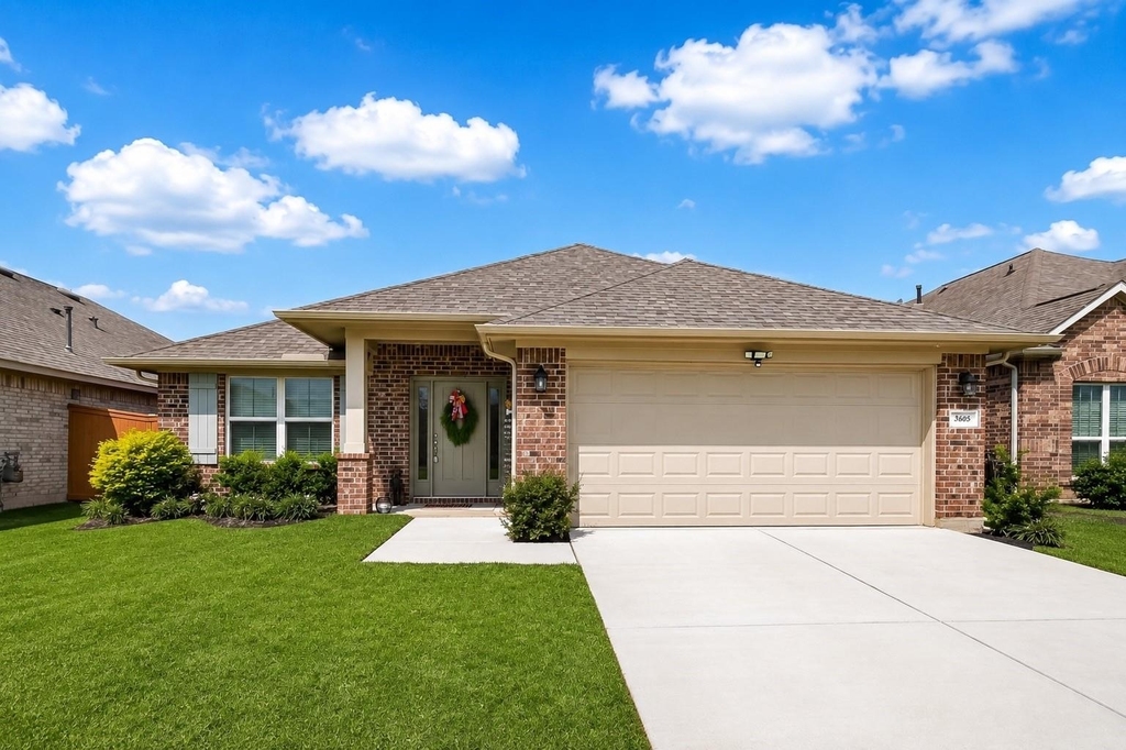 2605 Golden Palms - Photo 2