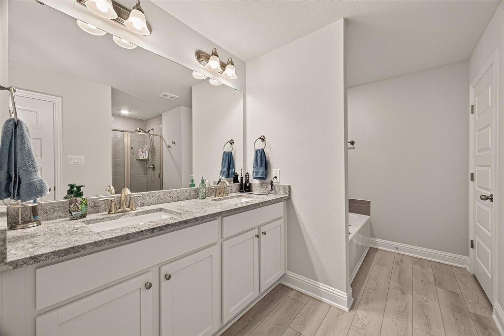 2605 Golden Palms - Photo 33