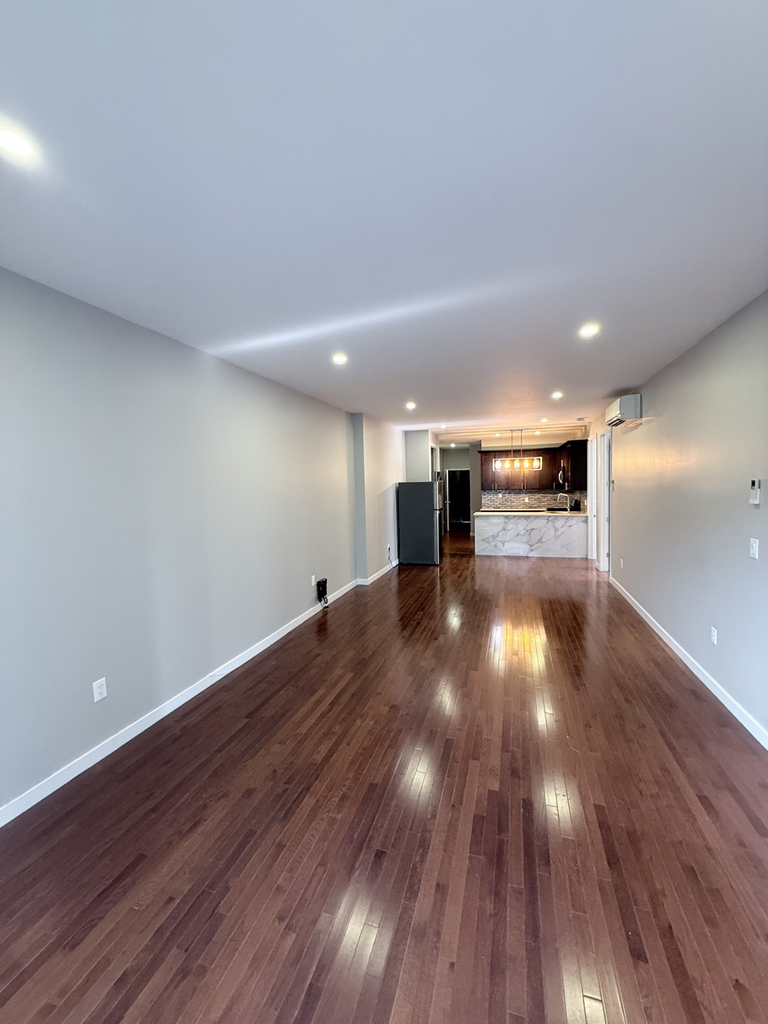 Myrtle Ave 68th Ave - Photo 8