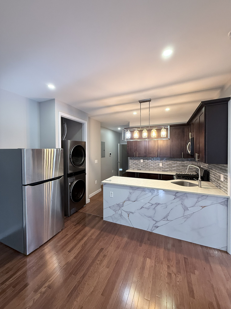 Myrtle Ave 68th Ave - Photo 3