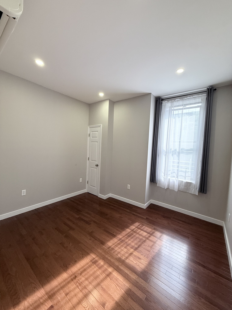 Myrtle Ave 68th Ave - Photo 6
