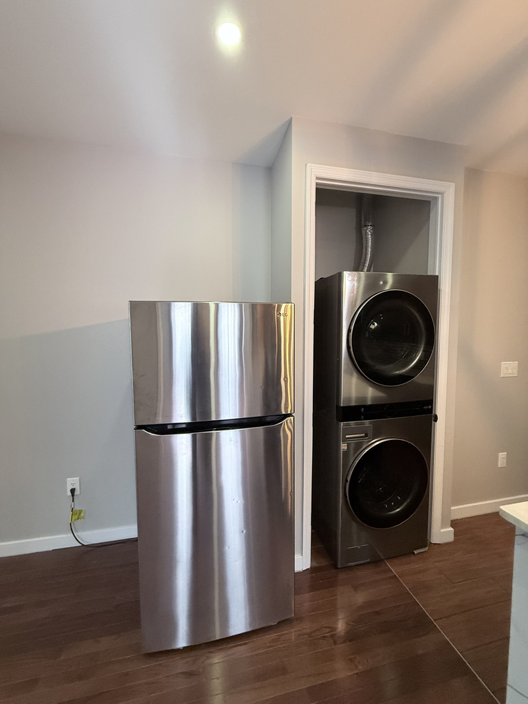 Myrtle Ave 68th Ave - Photo 5