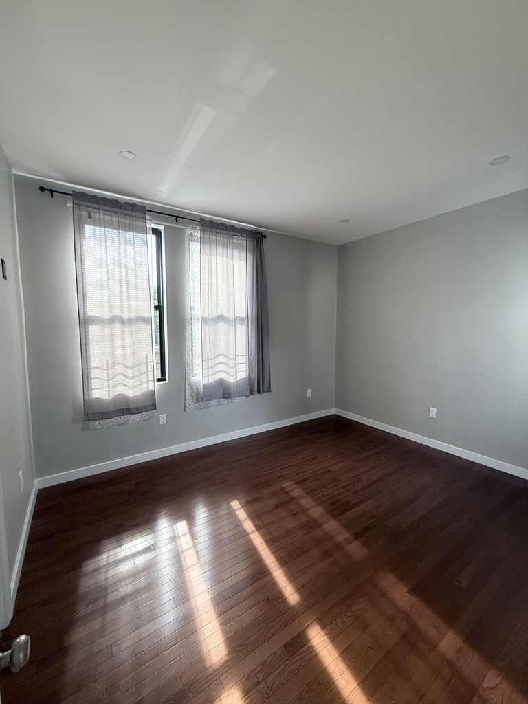 Myrtle Ave 68th Ave - Photo 7