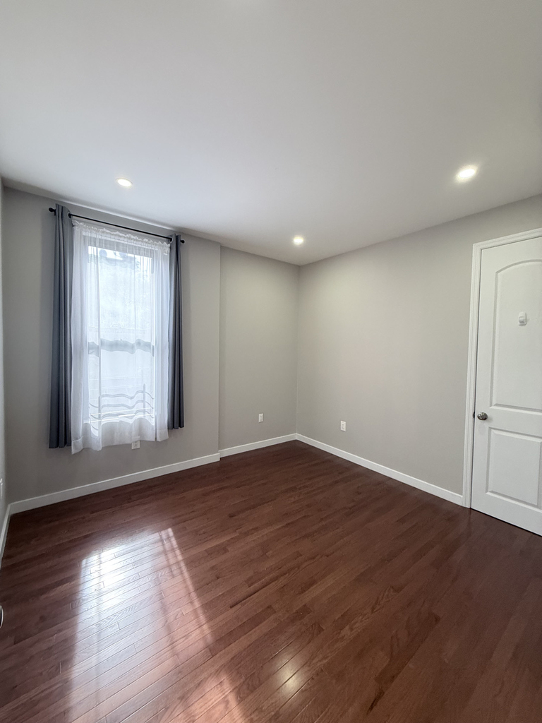 Myrtle Ave 68th Ave - Photo 4