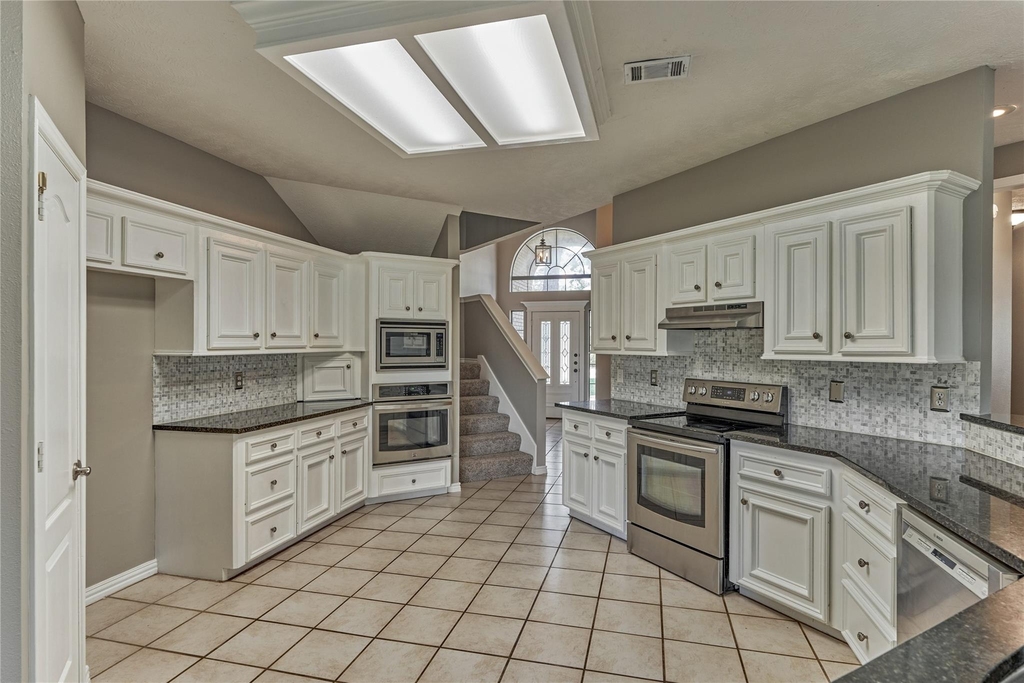 13707 Fountainview Drive - Photo 18