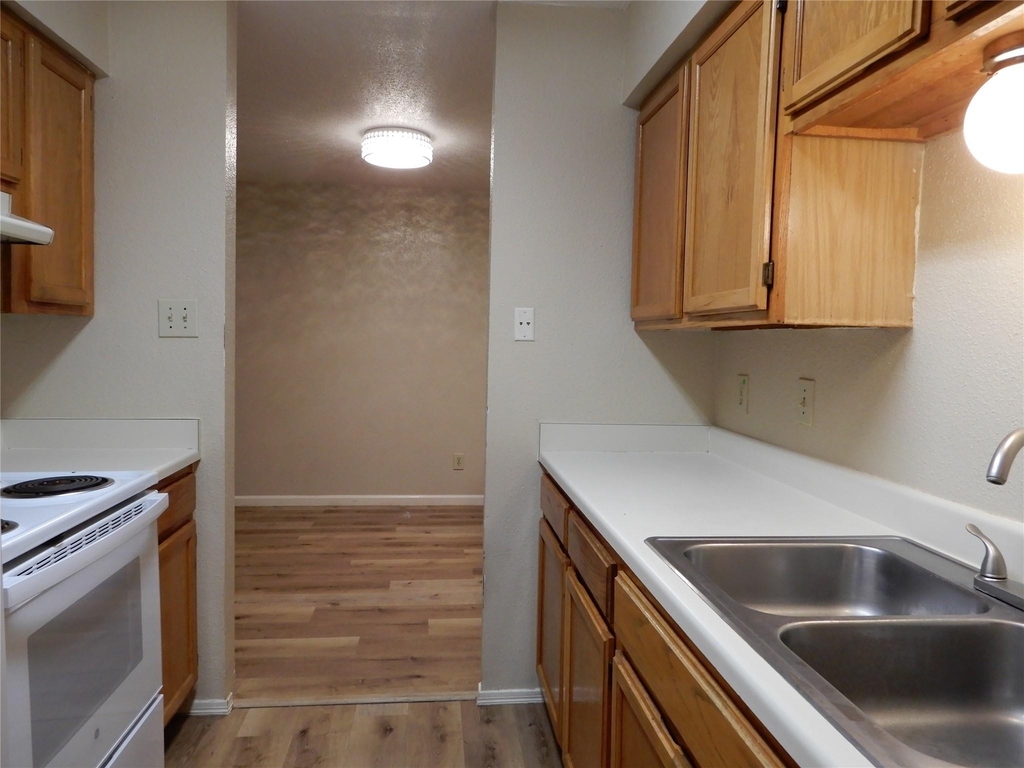 9797 Leawood Boulevard - Photo 7