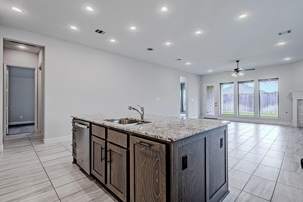 4002 Maple Glen Drive - Photo 2