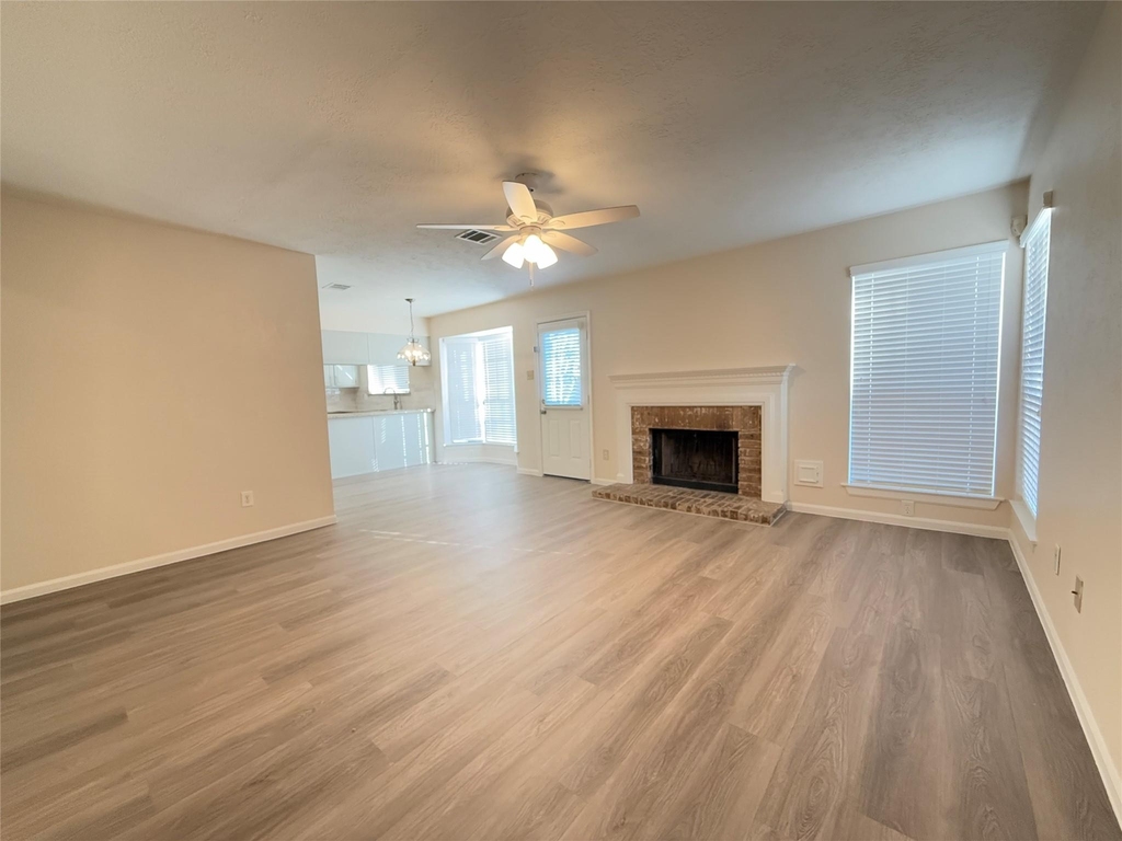 1559 Hillside Elm Street - Photo 6
