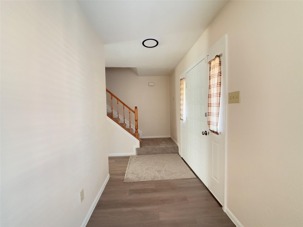 1559 Hillside Elm Street - Photo 2