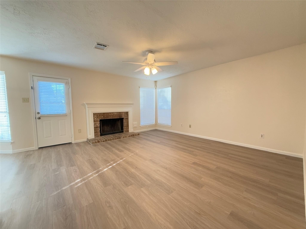 1559 Hillside Elm Street - Photo 4