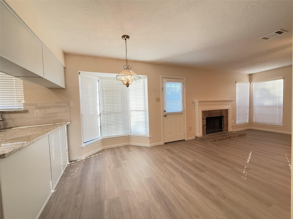 1559 Hillside Elm Street - Photo 8