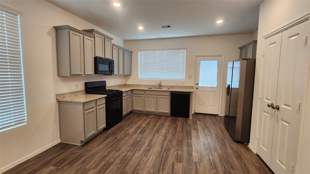19174 Sangro Drive - Photo 4