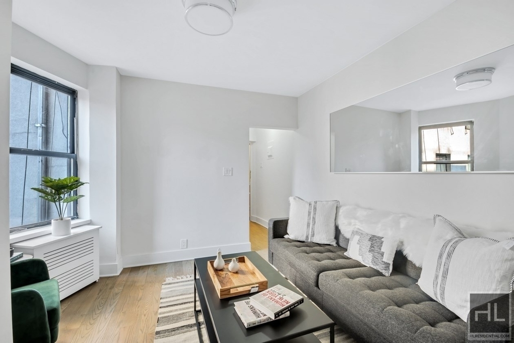 West 49 Street - Photo 1